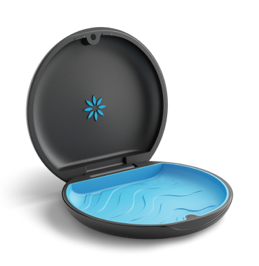 Estuche Invisalign negro y azul